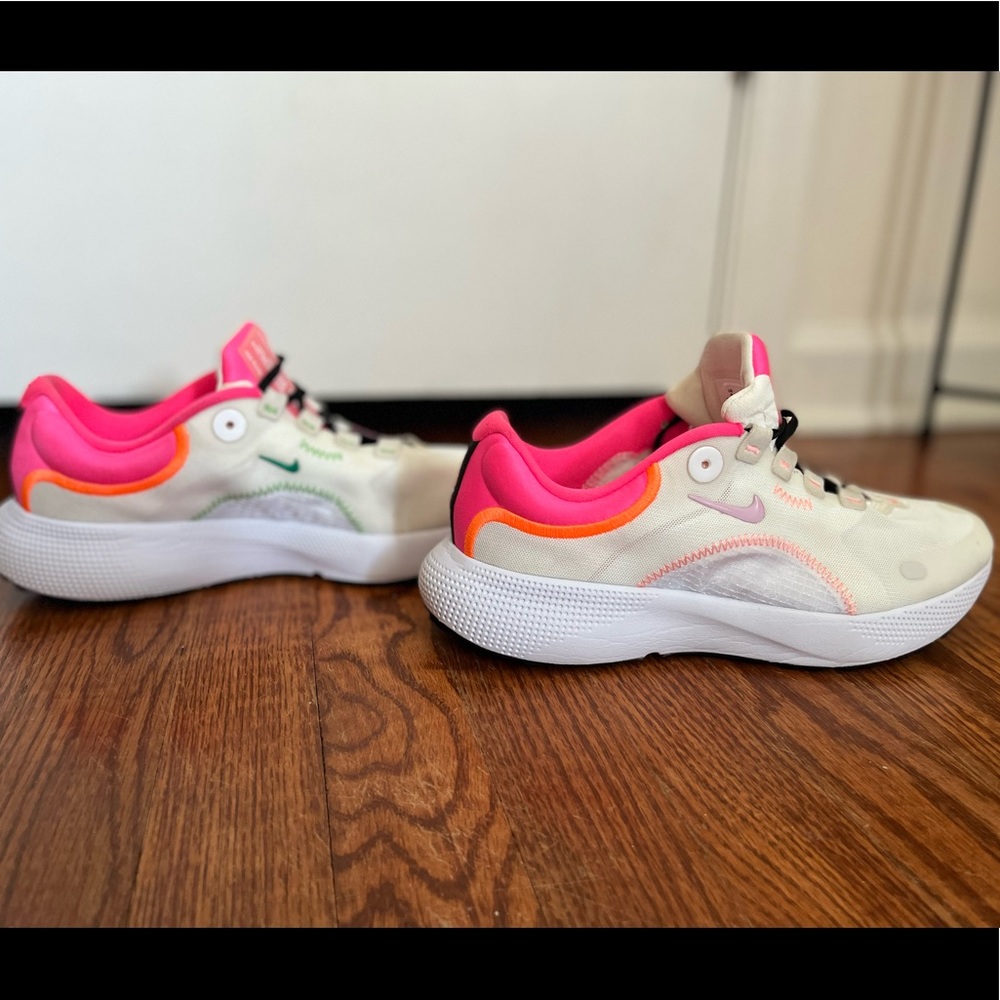 Nike Women React Escape Run Shoes